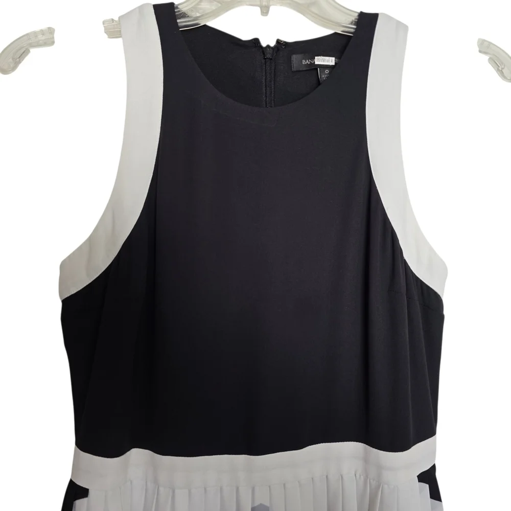 Banana Republic Chevron Pleated Black Gray and White Sleeveless Midi Dress - Picture 2 of 5